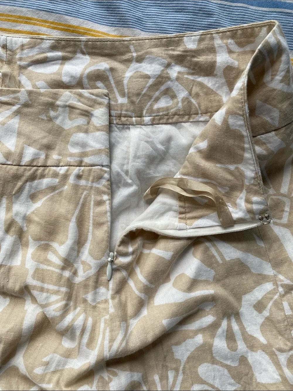 GAP Beige and White Floral A-Line Skirt with Subtle Print - Picture 6 of 6